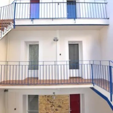 Le Calme D'un Joli Patio En Centre-ville Sete