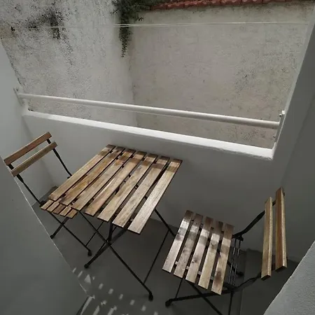 Le Calme D'un Joli Patio En Centre-ville