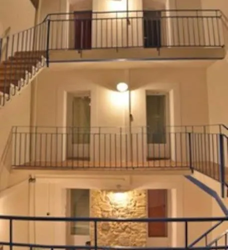 Le Calme D'un Joli Patio En Centre-ville Appartamento