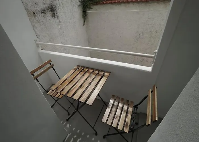 Le Calme D'un Joli Patio En Centre-ville